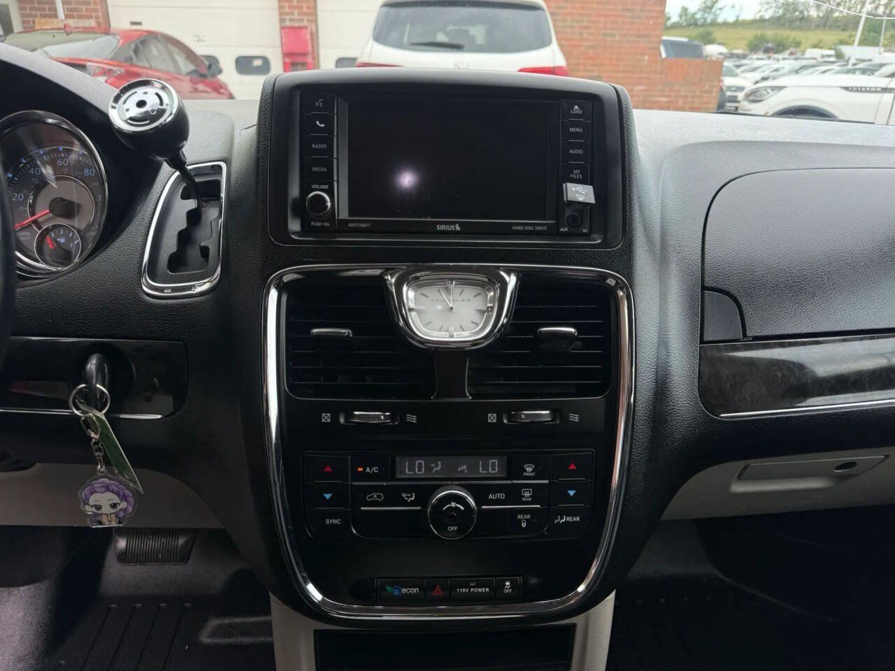 Used 2014 Chrysler Town & Country Touring w/ Trailer Tow Group FWD image 8
