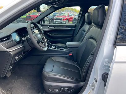 New 2025 Jeep Grand Cherokee Limited w/ Black Appearance Package