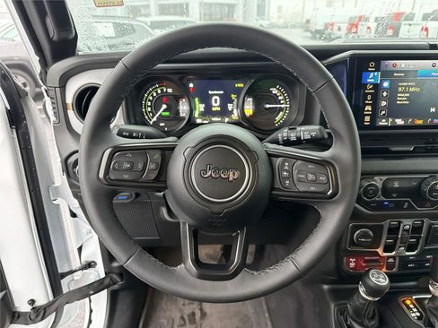 Used 2025 Jeep Wrangler Willys image 24