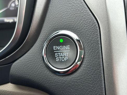 Used 2020 Ford Fusion SE image 36