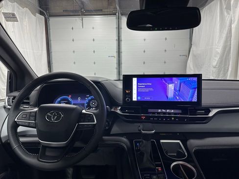 Used 2025 Toyota Sienna XSE image 16
