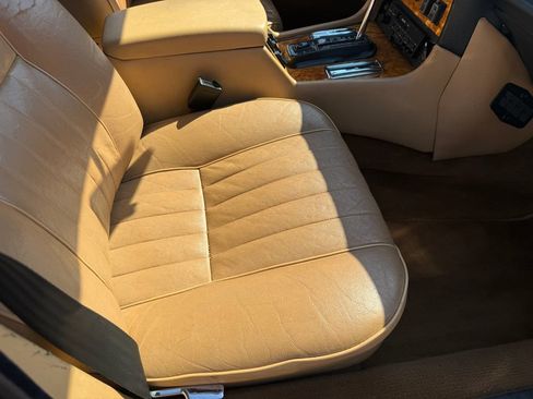 Used 1987 Jaguar XJ6 RWD image 16