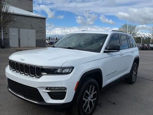 Used 2024 Jeep Grand Cherokee Limited image 2