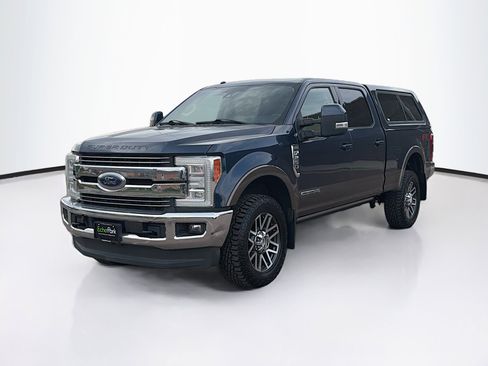 Used 2017 Ford F250 Lariat w/ Lariat Ultimate Package AWD/4WD image 3