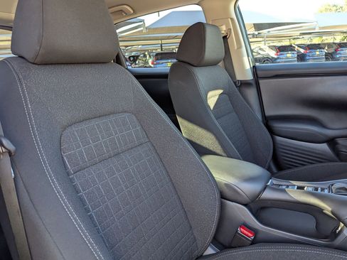 Used 2025 Honda HR-V LX image 30