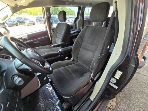 Used 2015 Dodge Grand Caravan American Value Package w/ UConnect Hands-Free Group image 14