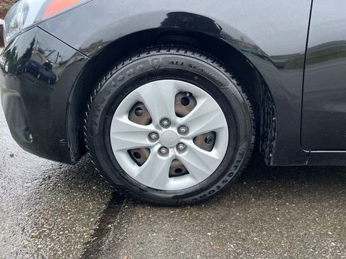 Used 2017 Kia Forte LX image 27