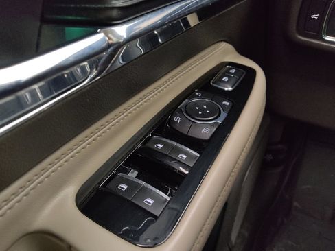 Used 2022 Lincoln Corsair AWD w/ Premium Package image 27