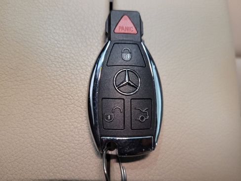 Used 2018 Mercedes-Benz GLC 300 4MATIC w/ Multimedia Package image 32