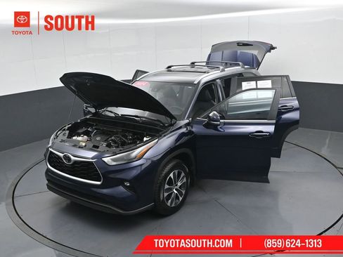 Used 2024 Toyota Highlander XLE AWD/4WD image 58