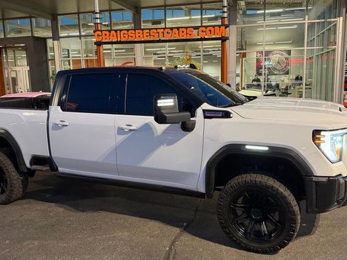 Used 2024 GMC Sierra 2500 AT4X image 2