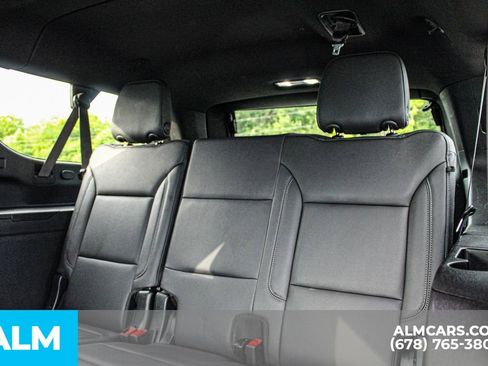 Used 2025 Chevrolet Suburban Z71 AWD/4WD image 18