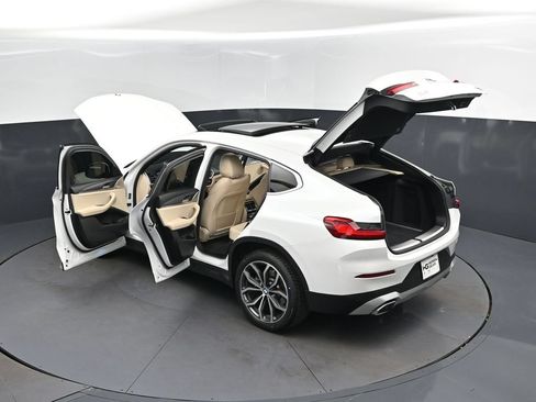 Used 2022 BMW X4 xDrive30i w/ Premium Package AWD/4WD image 2