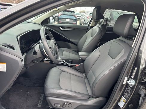 Used 2023 Kia Niro EX image 13