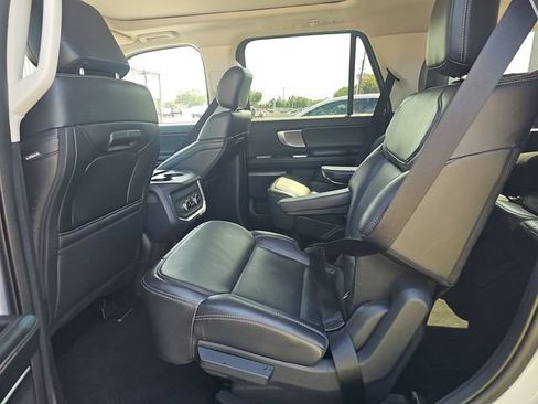 Used 2025 Ford Expedition Platinum AWD/4WD image 12