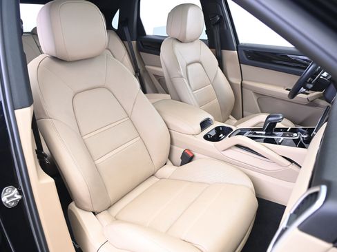 Used 2019 Porsche Cayenne E-Hybrid image 24