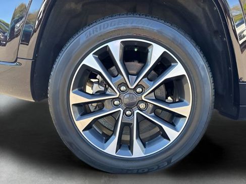 Used 2022 Jeep Grand Cherokee Overland AWD/4WD image 40