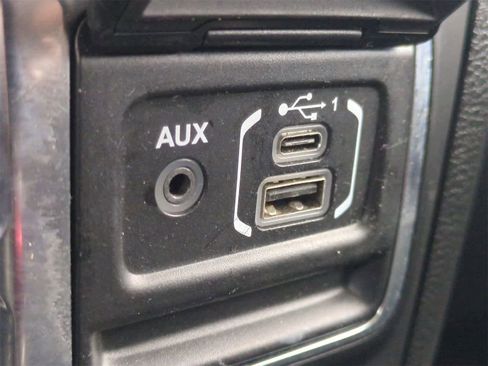 Used 2020 Jeep Wrangler Unlimited Sahara image 29