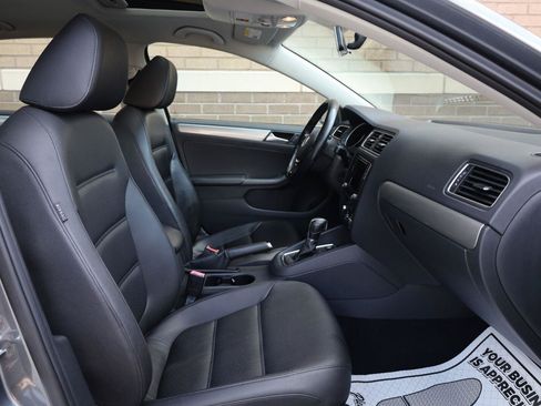 Used 2017 Volkswagen Jetta SE FWD image 25