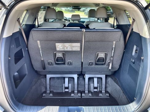 New 2026 Kia Carnival EX FWD image 24