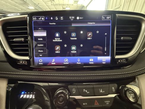 Used 2024 Chrysler Pacifica Touring-L FWD image 35