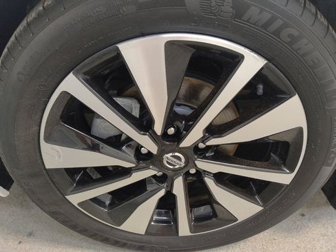 Used 2023 Nissan Sentra SV w/ SV Premium Package FWD image 31