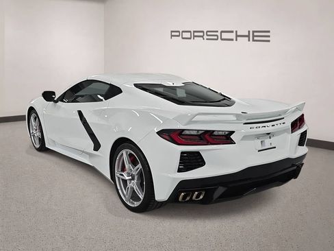 Used 2022 Chevrolet Corvette Stingray Preferred Cpe w/ Z51 Performance Package RWD image 3