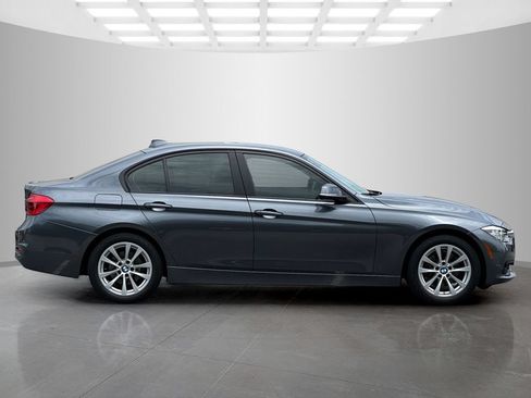 Used 2018 BMW 320i Sedan RWD image 7