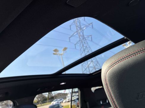 Used 2024 Chevrolet Traverse RS image 19