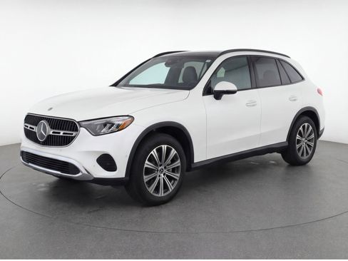 Used 2024 Mercedes-Benz GLC 300 4MATIC image 3