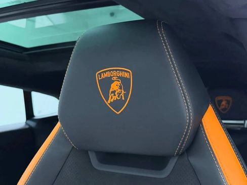Used 2022 Lamborghini Urus AWD/4WD image 35