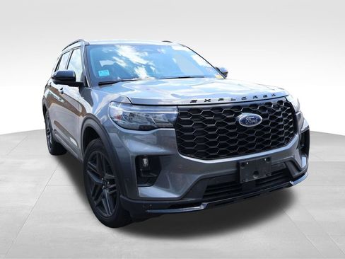 Used 2025 Ford Explorer ST-Line w/ ST-Line Street Pack AWD/4WD image 11