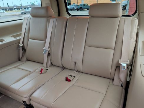 Used 2014 Chevrolet Suburban LTZ image 15