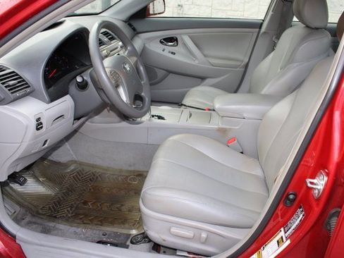 Used 2010 Toyota Camry image 13