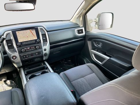 Used 2020 Nissan Titan SV w/ SV Convenience Package RWD image 23