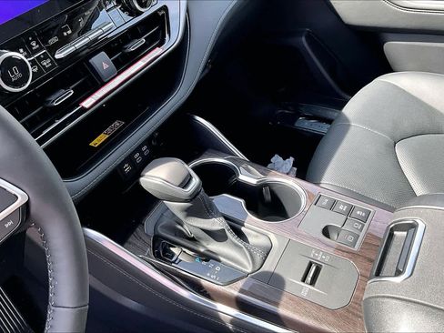 New 2026 Toyota Highlander Limited AWD/4WD image 7