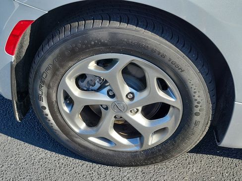 Used 2024 Chrysler Pacifica Limited w/ Uconnect Theater Family Group FWD image 10