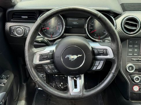 Used 2017 Ford Mustang Coupe RWD image 30