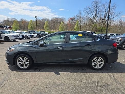 Used 2018 Chevrolet Cruze LT w/ Convenience Package FWD image 4