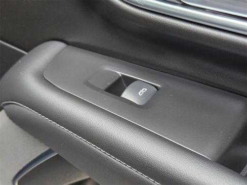 Used 2024 Chevrolet Suburban Z71 w/ Off-Road Capability Package image 31