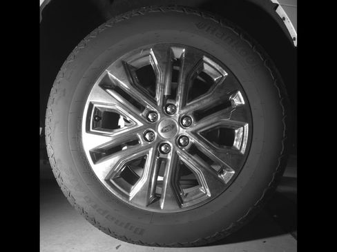 Used 2025 Ford F150 Lariat w/ Equipment Group 501A Mid AWD/4WD image 13