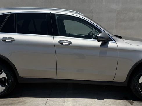 Used 2020 Mercedes-Benz GLC 300 4MATIC image 3