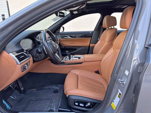 Used 2022 BMW 740i w/ M Sport Package RWD image 17