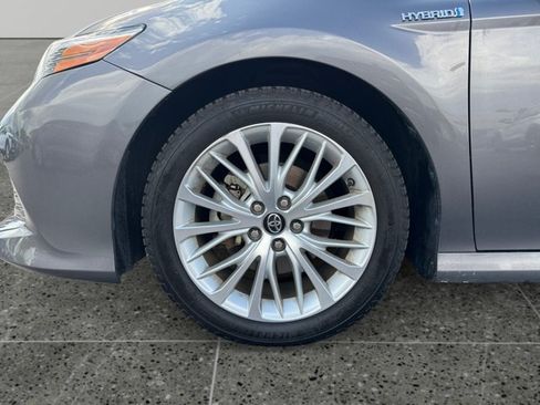 Used 2019 Toyota Camry XLE FWD image 10