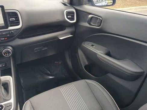 New 2025 Hyundai Venue Limited image 17