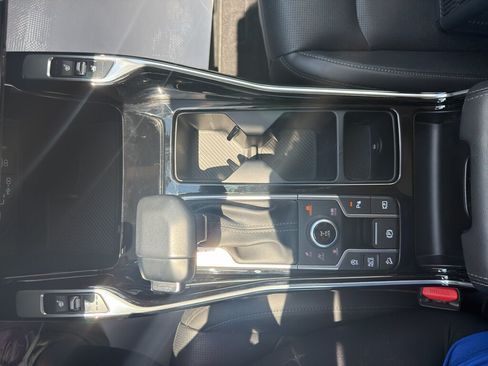 Used 2024 Kia Sorento SX AWD/4WD image 19
