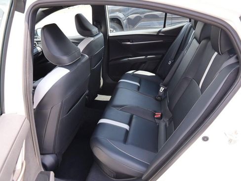 Used 2025 Toyota Camry SE FWD image 9
