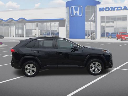 Used 2021 Toyota RAV4 XLE image 10