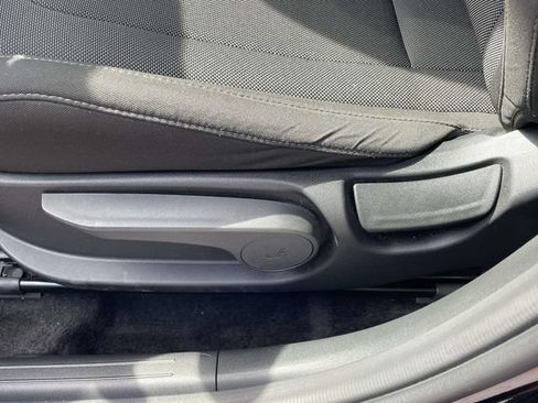 Certified 2025 Hyundai Elantra SE FWD image 18