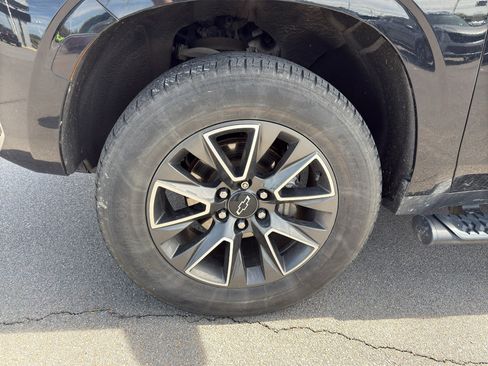 Used 2021 Chevrolet Tahoe Z71 w/ Rear Media and Nav Package image 9